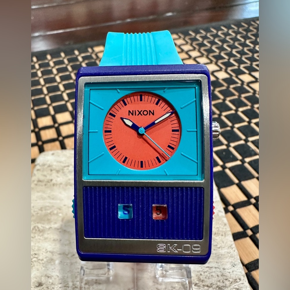 NIXON MEN'S SCORE PU ANALOG WATCH IN PURPLE / BLUE / RED(A067-719)